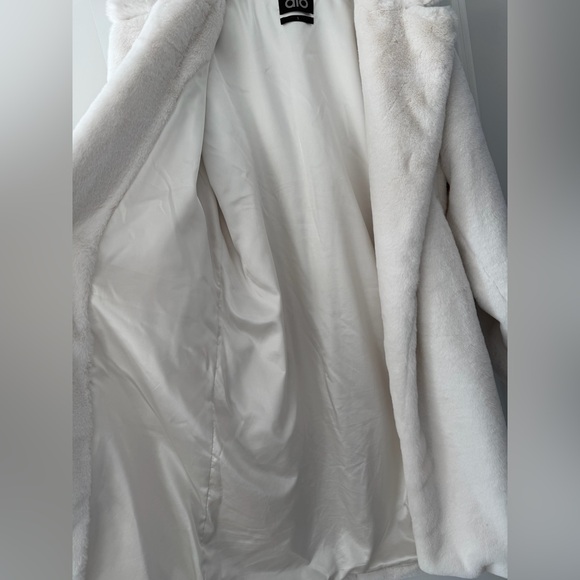 Alo- Oversized Faux Fur White Women's Trench - Picture 5 of 9